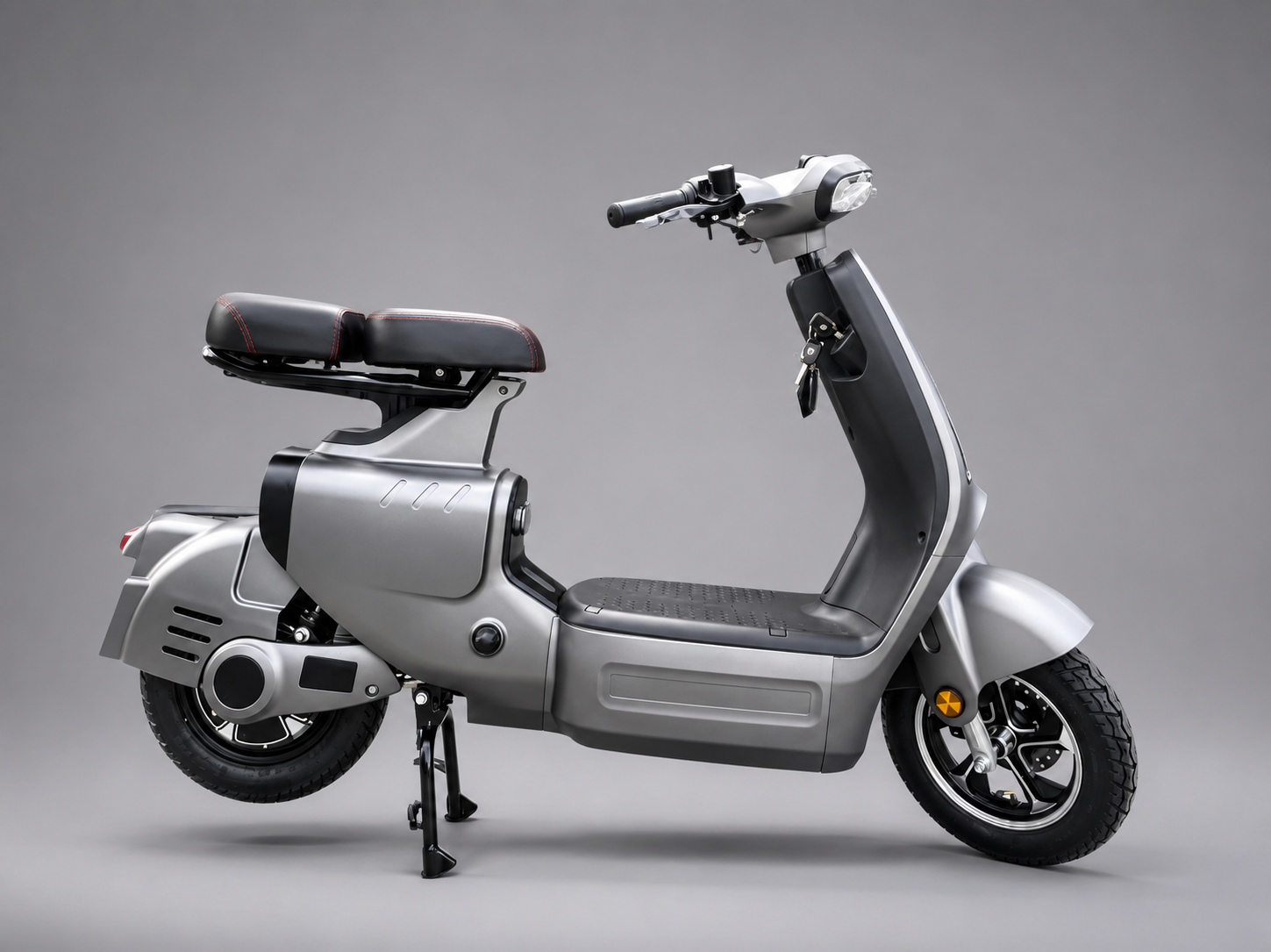 Xe điện VC plus có bàn đạp